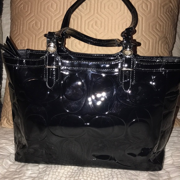 Coach Handbags - 🔥PRICE REDUCED🔥Coach purse!